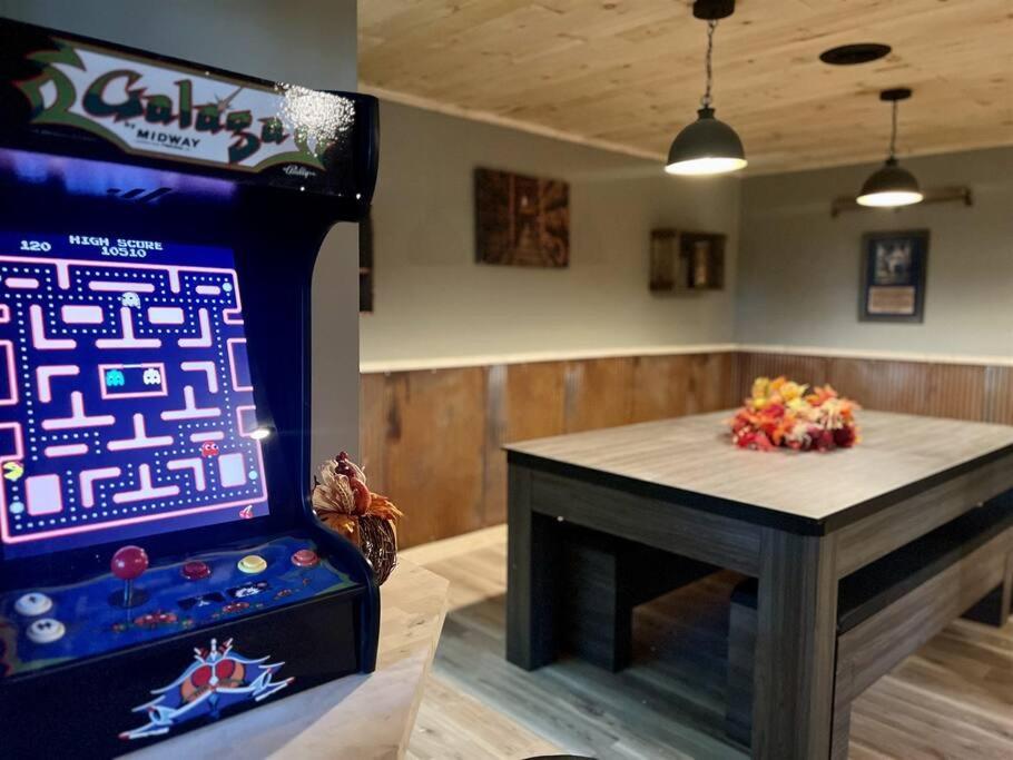 Вилла Moonshine Manor-Pets Ok-W/D-Pool Table-Arcade-Hot Tub Гатлинбург Экстерьер фото